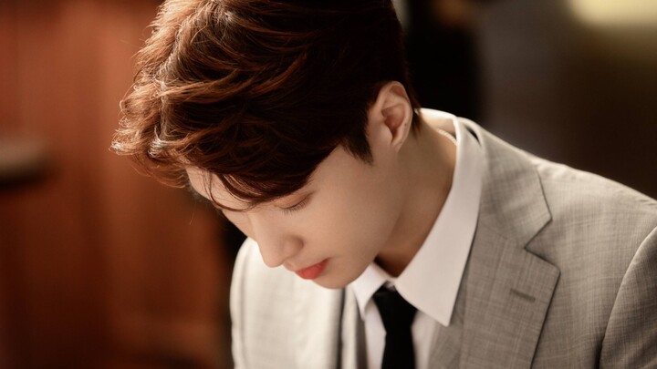 I’ve been wanting to compliment Zhang Yixing’s bone structure for ages!!