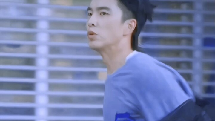 Ternyata memang ada orang yang lari tanpa merapikan poni mereka