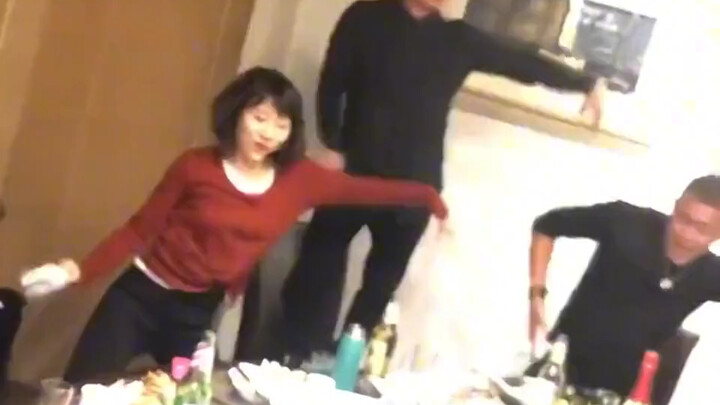 Lee Jung-hyun ngơ ngác, 3 anh chàng mượn rượu lại khiến bài hát này nổi đình nổi đám!!