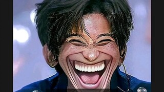 تتغير ابتسامة كون كون تدريجيًا