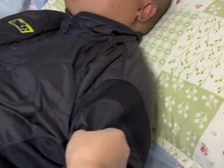 A Sĩ: Tôi có thể nhắm mắt làm ngơ, nhưng anh không được thừa thắng xông lên đấy!