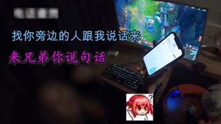 Wanita muda itu begadang semalaman sendirian di kafe internet hingga larut malam! Petugas pengiriman