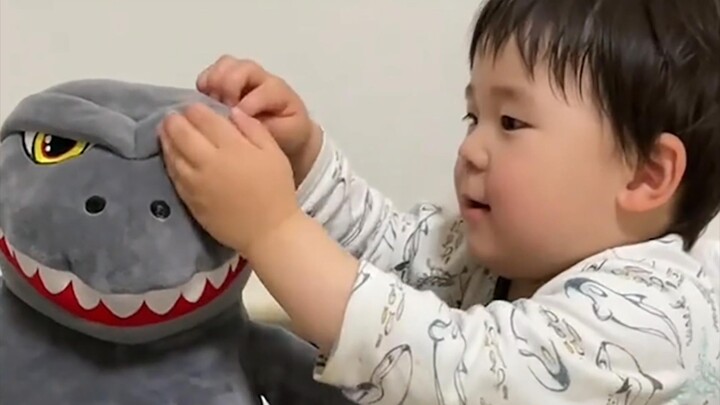 The Story of Tiaotiao and Godzilla