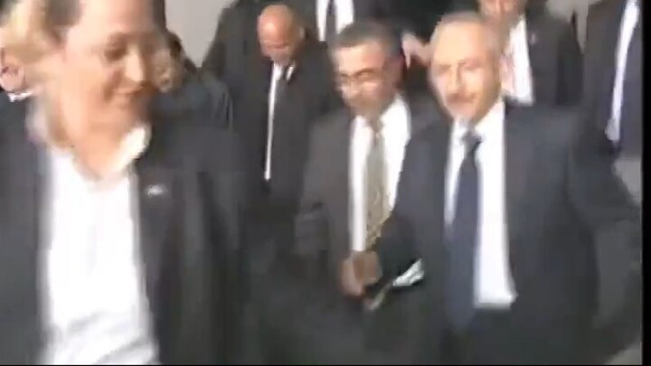 Kılıçdaroğlu asansöre ters biniyor