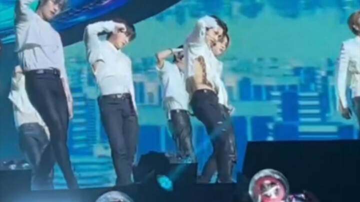 Trải nghiệm nhập vai tại Stray Kids Chicago: Tôi là người lặp lại và chỉ có thể gọi cho Felix trong 