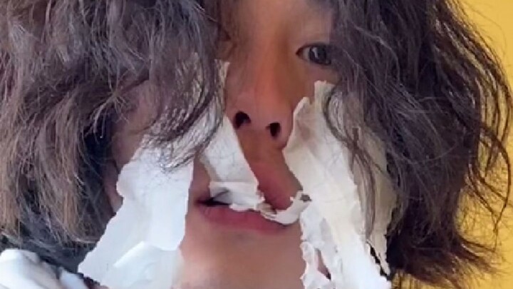 مجرد ما أخرج من الفندق أشوف جبال الثلج، مش حاتسلق، حابقى في الفندق وبس، آه، بس عايز ألعب وأستمتع!