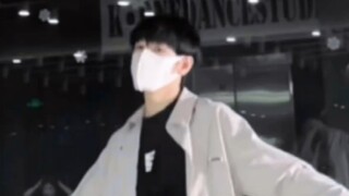 Tarian ini sungguh keren.