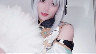 Thân Hạc cosplay múa "Ngoái đầu nhìn lại" cực cuốn