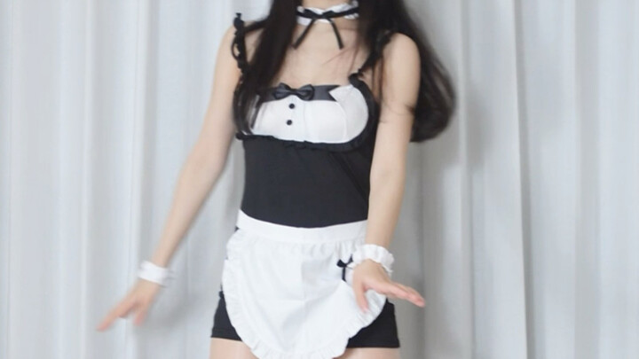 Lục lọi tình yêu trang phục nữ hầu gái