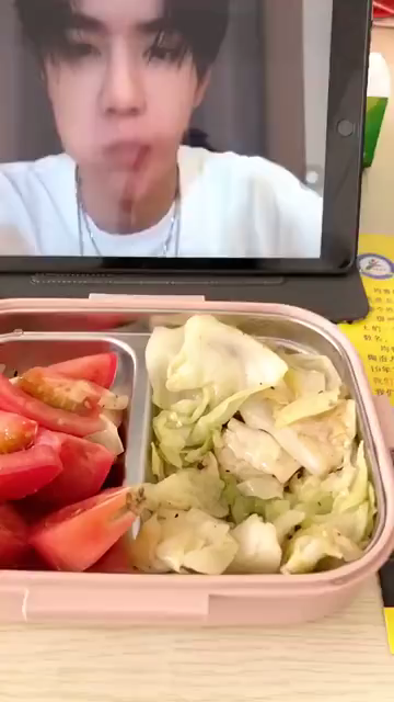 【王一博】艾玛笑死我了这视频这配适度是排练了多少遍啊[大笑]