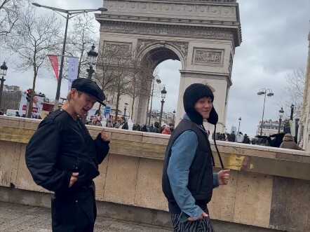 【Kakak Beradik Kwon】di Prancis ✨ | Tantangan GD & TAEYANG 'GOOD BOY'