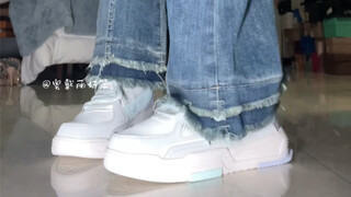 Đây chẳng phải là đôi giày thể thao dành riêng cho tôi tỏa sáng sao? Huấn luyện viên, tôi muốn đánh 