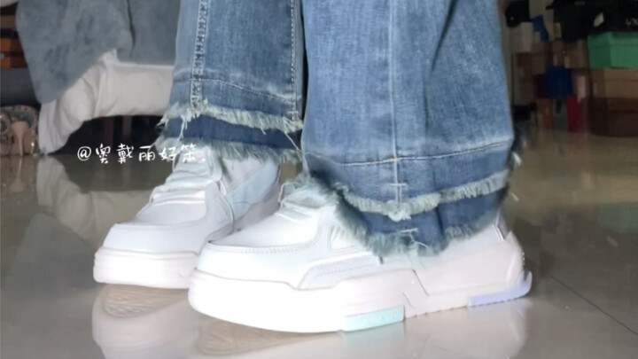 Aren't these sneakers made just for me to show off my skills? Coach, I'm ready to take on ten oppone