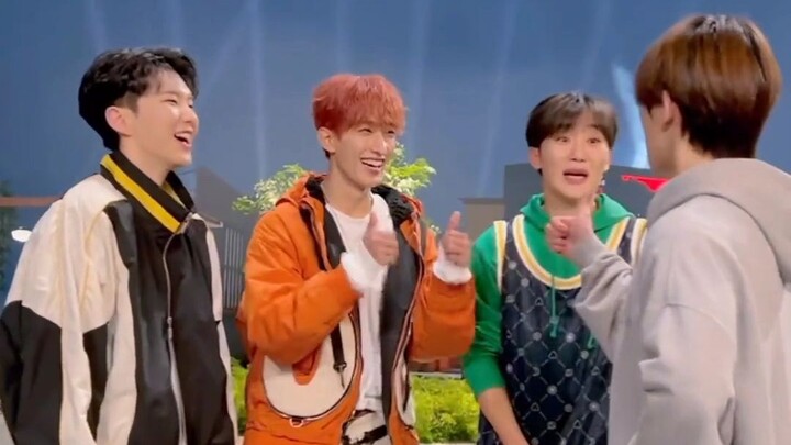 ⑫ بغض النظر عن عدد المرات التي أراها فيها، سأضغط على فيديو الرقص القصير للشخص الثاني