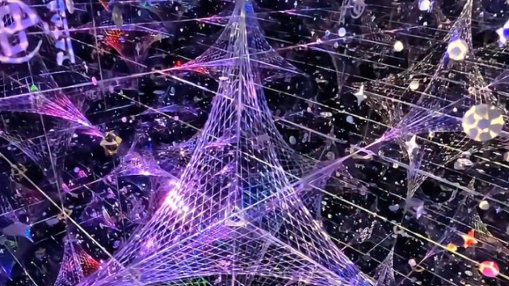 “Feels like I’m caught in a bizarre, otherworldly dream～”