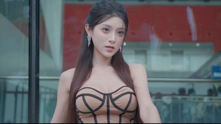 عارضات سيارات في معرض قوانغتشو: السيدة يه تسي