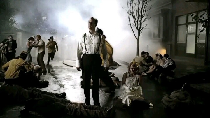 หุ่นยนต์ T-888 เดินทางย้อนเวลากลับไปในปี 1920 โดยไม่ได้ตั้งใจ ในเวลาและยุคสมัยที่ผิด