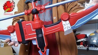 First release! Unbeatable size and feel! Prop version of Kamen Rider Gaim Genesis Bow on display!