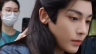 เขาโตแล้วเหรอ? ทำไมเขาถึงหล่อขนาดนี้? - โอ้พระเจ้า หน้าตาดีมาก หล่อมาก ถึงแม้จะดูธรรมดาก็ตาม!