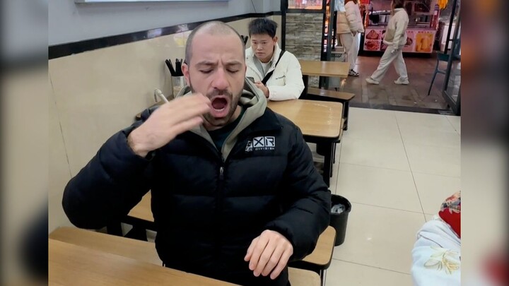 Bagaimana cara memesan makanan jika tidak bisa berbahasa Mandarin?