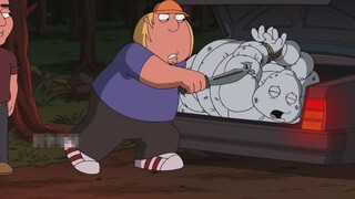 Chris menjadi pembunuh ban dan dengan kejam membunuh ban di bagasi.