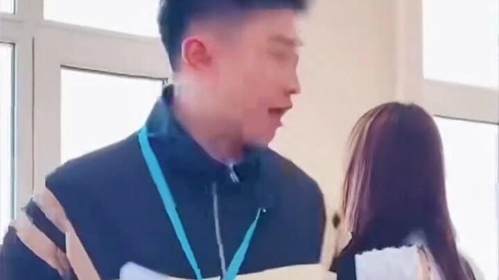 Streamer triệu fan bán hàng: chỉ nên mua, đừng nên ăn!?