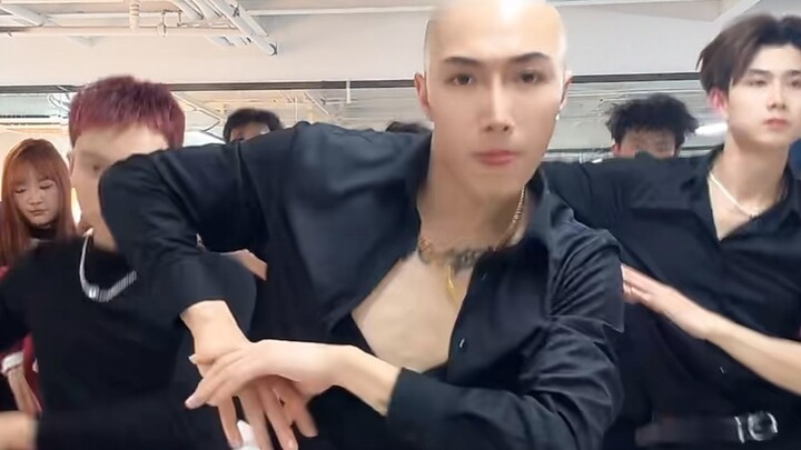 مجموعة F3 الزرقاء تتدرب في منتصف الليل