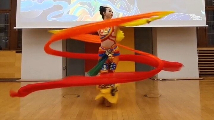 【Huan Huan】Performing Dunhuang Dance "Flying Dance" at the University of Paderborn in Germany