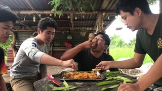 ตำหอยดองที่นาสายเปเล่