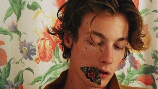 “浑身上下都散发着浪漫的气息”——来自法国的24岁设计师Charles de vilmorin