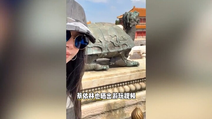 “You’re slaying it” — Jolin Tsai shares photos from her visit to the Forbidden City, looking effortl