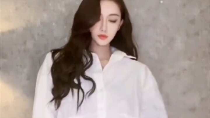Koleksi wanita cantik, kaki jenjang dan stoking hitam, tantangan yang menyentuh hati