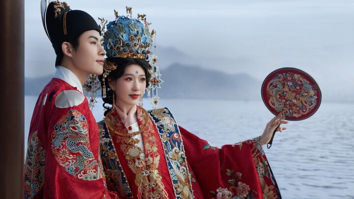 Cuối cùng cũng chụp được bộ phượng quan hà bì giống hệt Tuyên Lộ rồi!