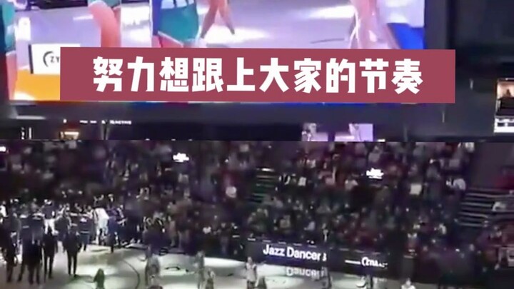 على ملعب كرة السلة، تقدّم حبيب قائد فريق التشجيع بطلب الزواج منها: في الثانية السابقة ظنّت أنها لن ت