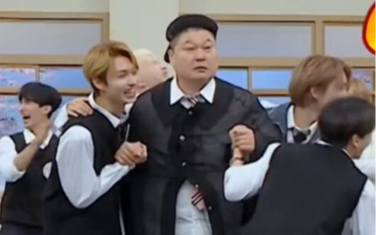 Nhảy múa bình thường trong thang máy vs. nhảy múa trong thang máy cùng Hổ Đông Đông