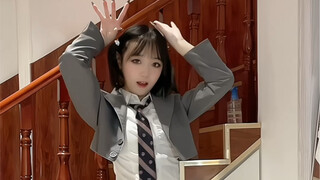穿制服的小兔子你见过嘛～