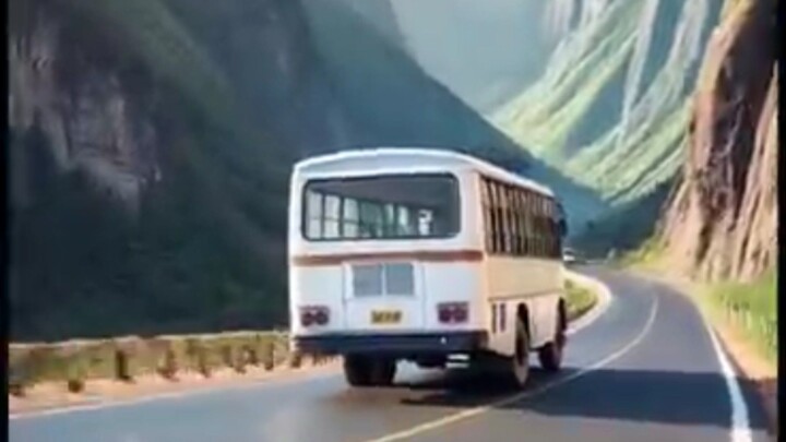 Indian Farmer saved Bus from falling into valley🚌