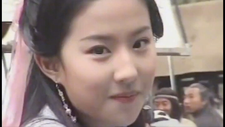 Holy crap! Turns out Liu Yifei’s mom really wasn’t being pretentious back then!