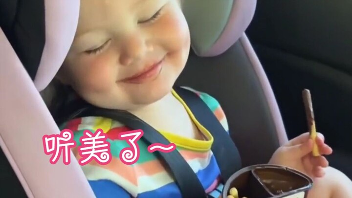 Penggemar musik kecil, gayanya gak ada yang ngalahin hahaha