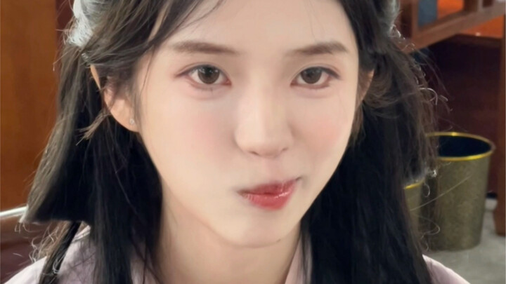 Meimei không phải là một cô gái ngọt ngào, những người nói cô ấy là một cô gái ngọt ngào đều đang la