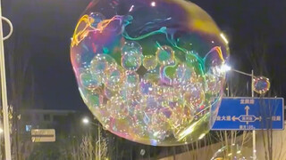 Musim bermain mesin gelembung pun tiba lagi