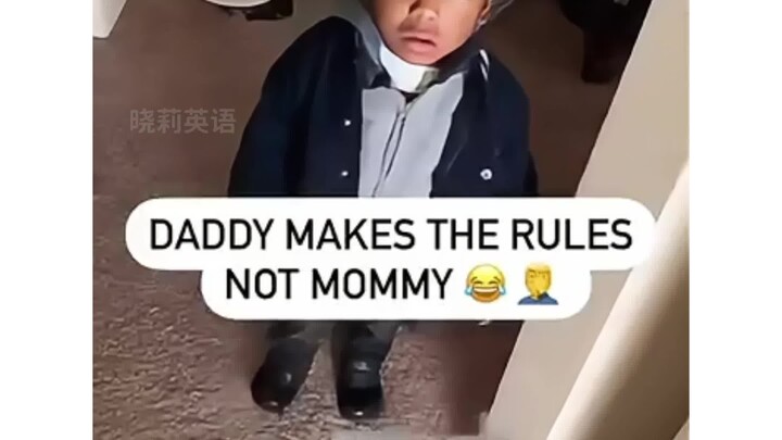 Em bé rất ngoan, tuân thủ quy tắc