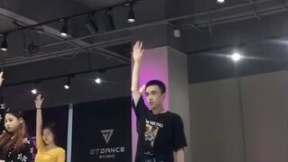 我没有办法停止扭屁股｜I can't stop me直拍