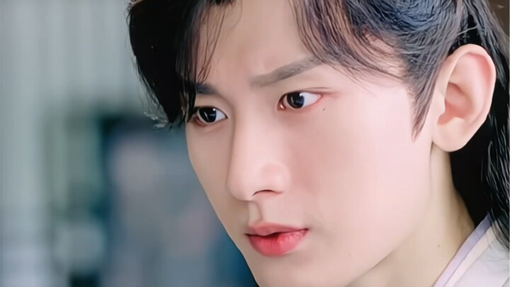 "เขาคือซือเฟิง รักแรกของฉัน วู้ววว!"