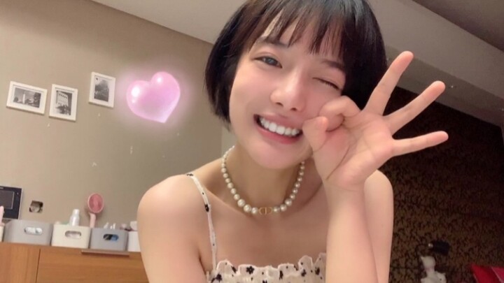 Động tác nhỏ đáng yêu đến mức khiến người ta phải siết chặt nắm tay?!