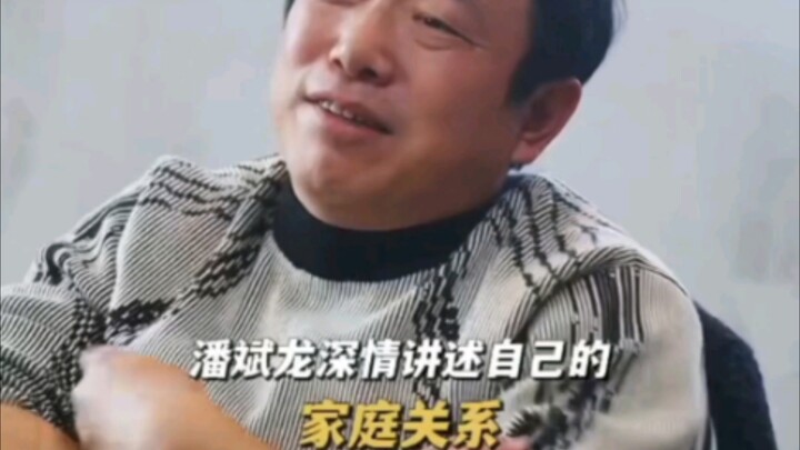 Ibu kandung meninggal dunia saat ia masih kecil, ayah kandung menikah lagi, lalu ayah kandung juga w
