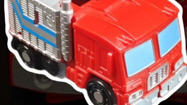 Tôi bị lừa rồi! Chiếc xe tải nhỏ này có thể biến thành Optimus Prime không?