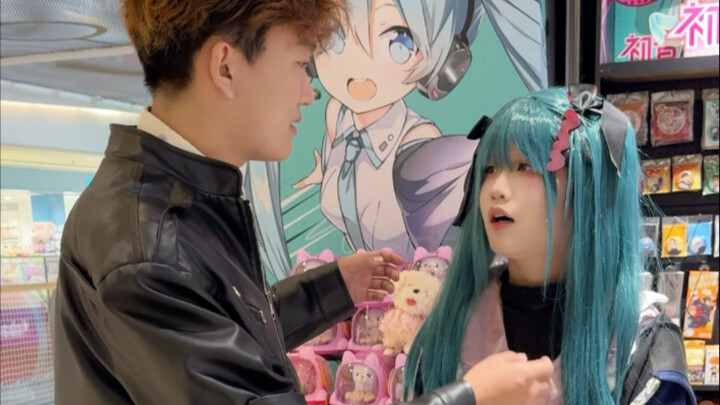 Tanya apakah dalam dunia anime bisa melakukan cosplay sebagai seekor kecoak