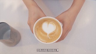 Một ly capuchino được vẽ bọt sữa #cafevlog