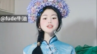 Untuk membersihkan nama baiknya, dia mendandani dirinya sendiri sebagai "badut" demi menarik perhati